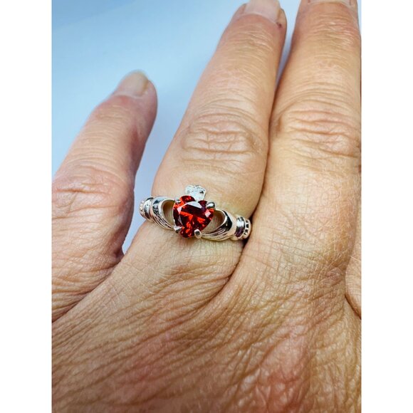 Estate Vintage Sterling Silver 925 Claddagh Ring Ruby Heart Size 8, 2.6g - Picture 7 of 11